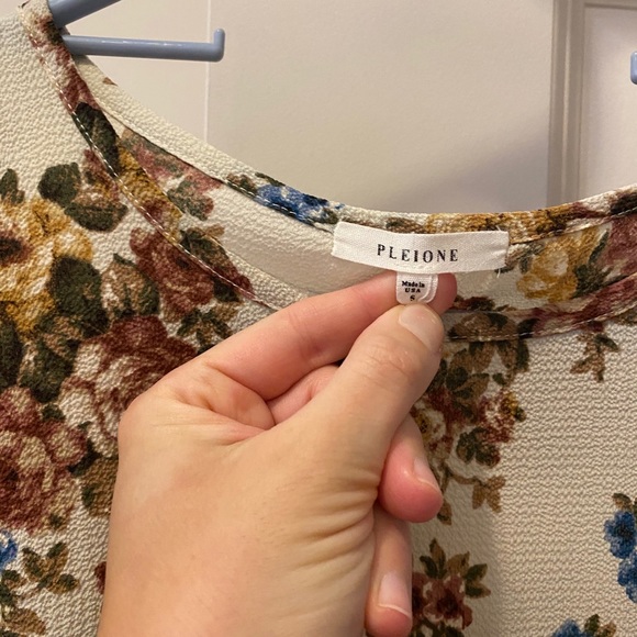 Pleion Floral Flowy Blouse - Picture 3 of 6
